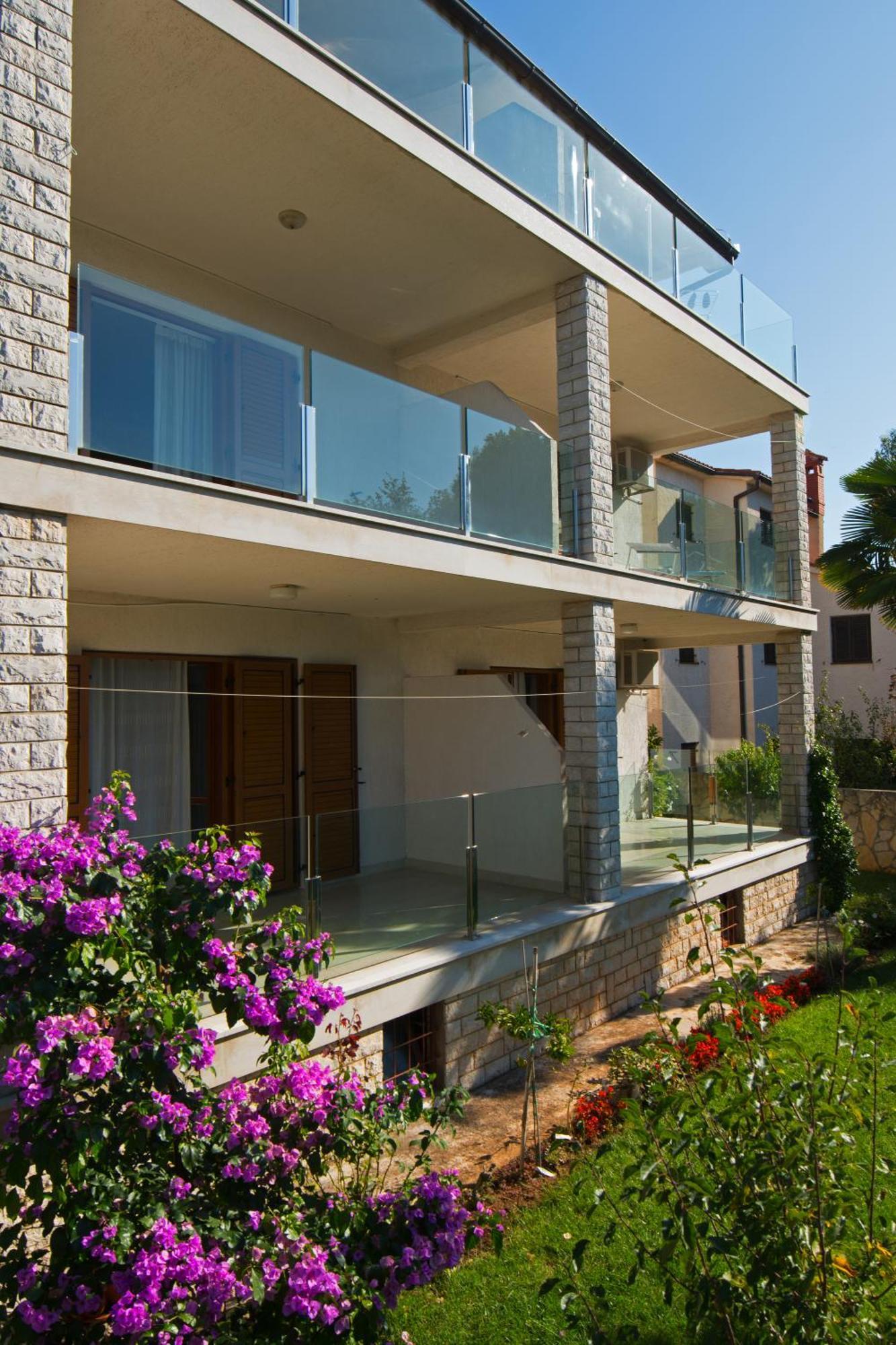 Apartments Mira 1 Premantura Exterior photo